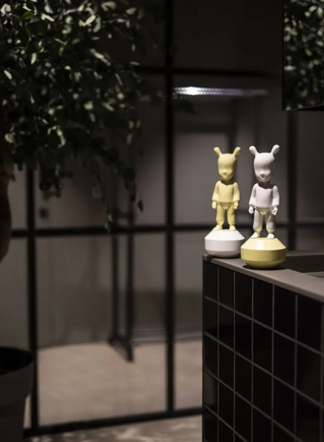 The Yellow Guest - Little